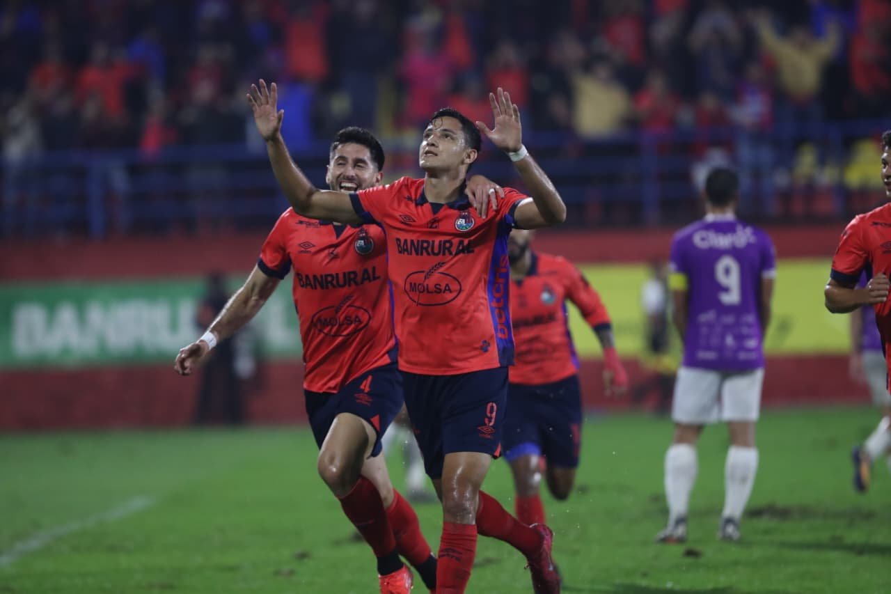 Órgano Disciplinario reduce sanción a José Martínez y Municipal lo recupera para enfrentar a Antigua GFC