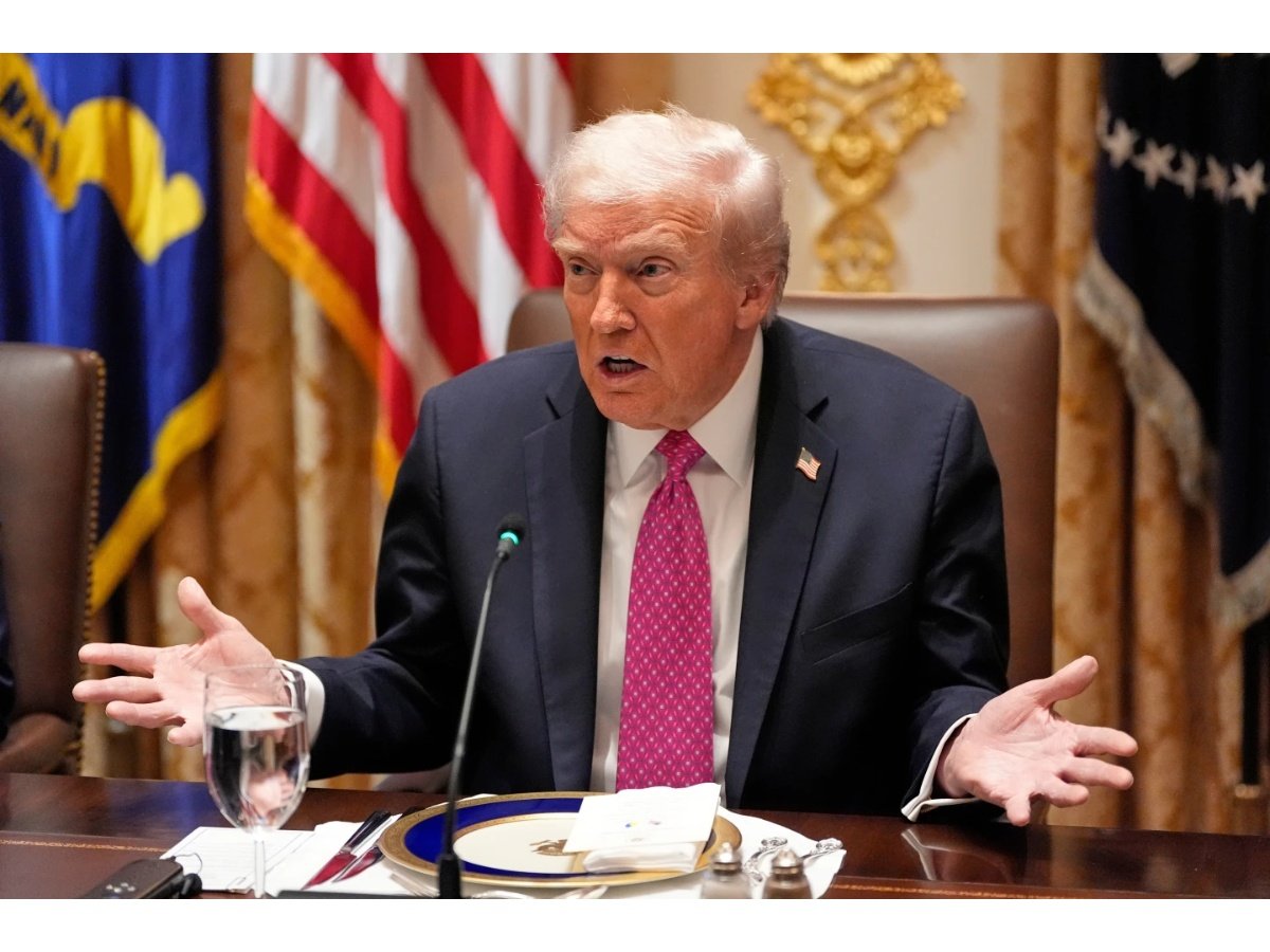 Estados Unidos anuncia arancel global del 10 % tras fallo de la Corte Suprema
