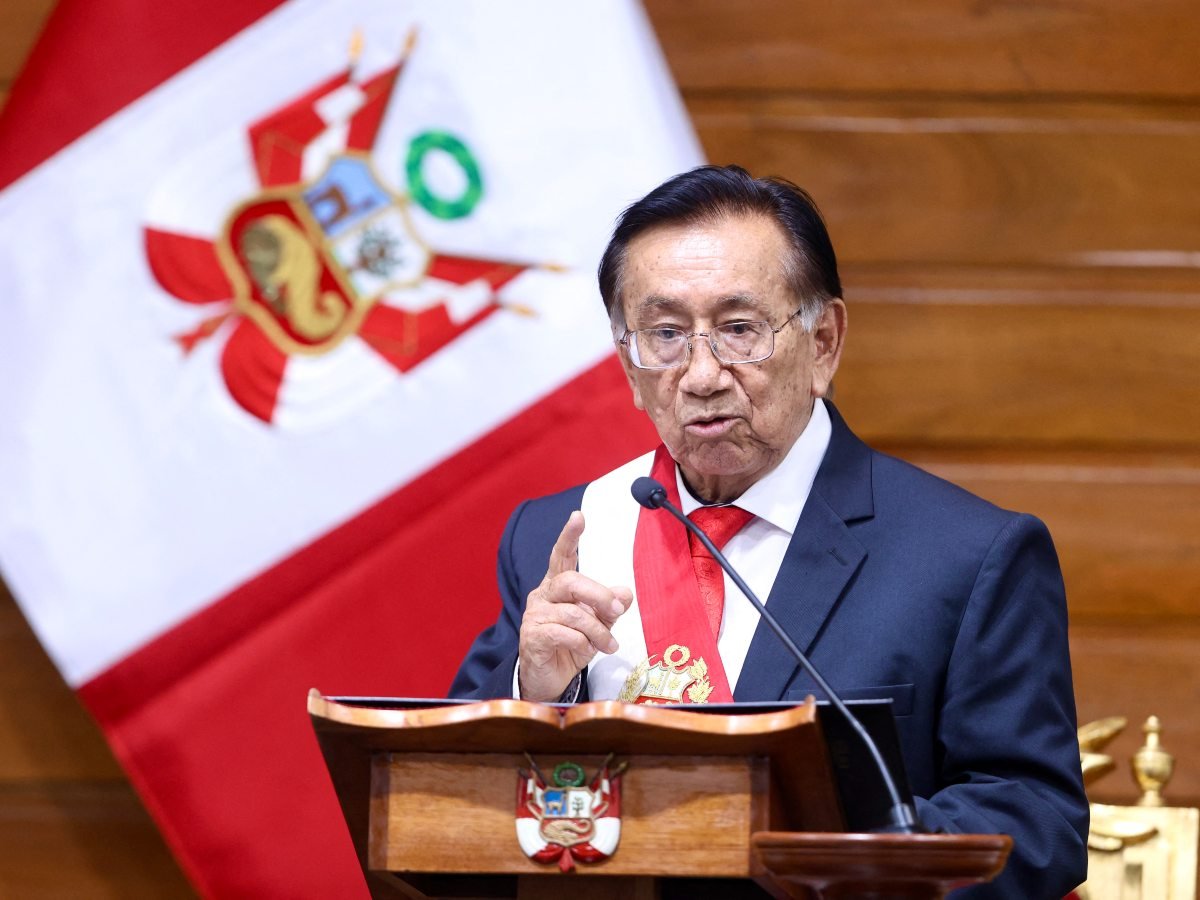 Presidente interino de Perú enfrenta juicio por presunta corrupción en Lambayeque