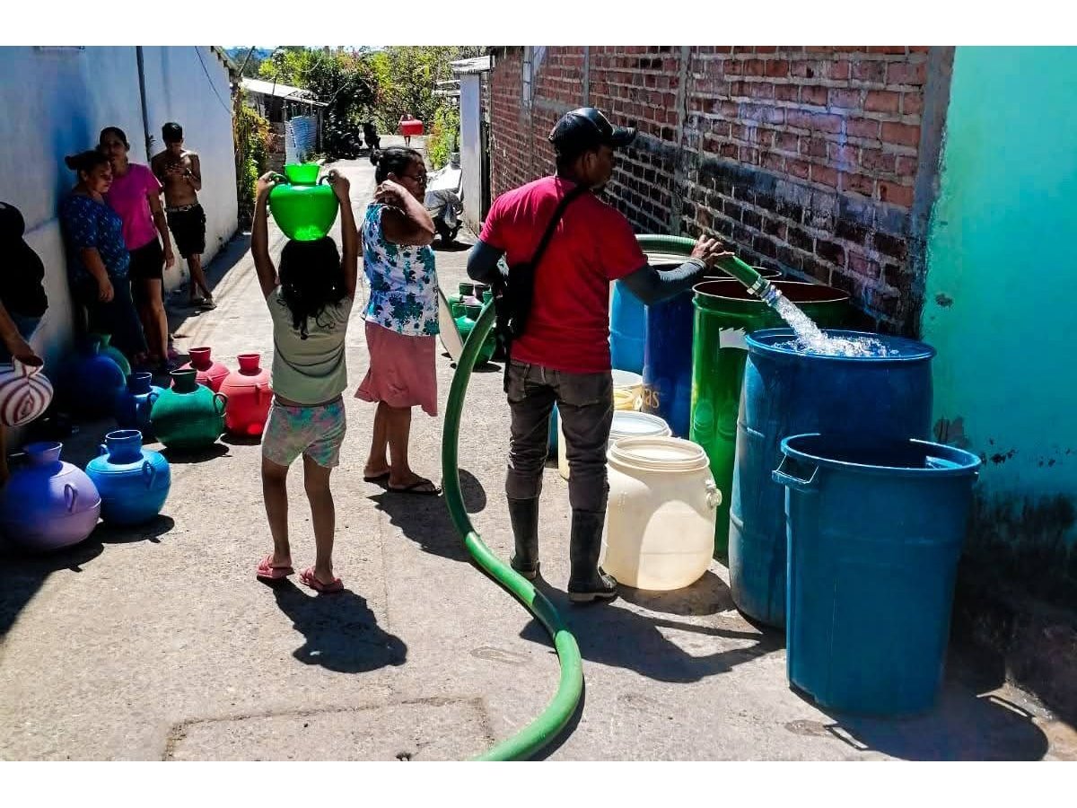 Habitantes de Cuisnahuat enfrentan prolongada interrupción del servicio de agua potable