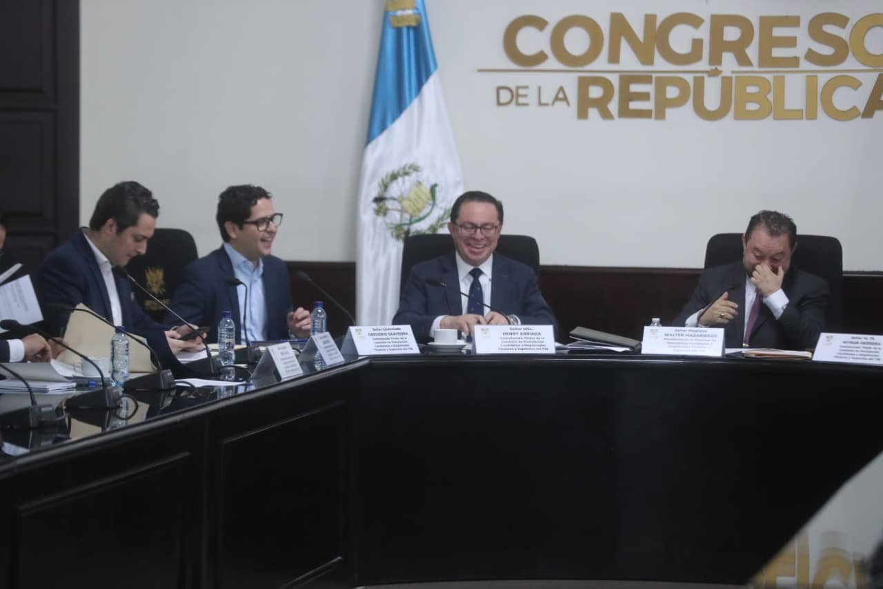 Corte de Constitucionalidad ordena informe en 48 horas sobre nómina de magistrados del TSE