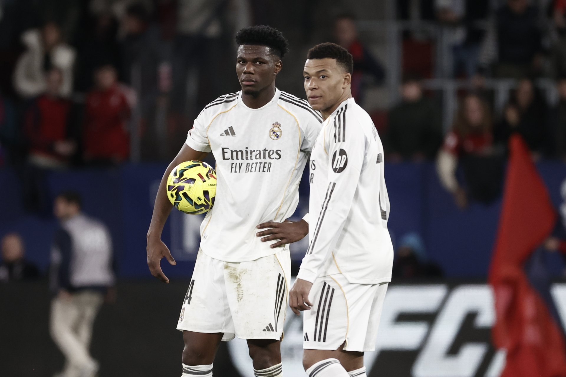 Real Madrid sufre derrota 2-1 ante Osasuna con gol en el minuto 90 y Barcelona podría recuperar liderato