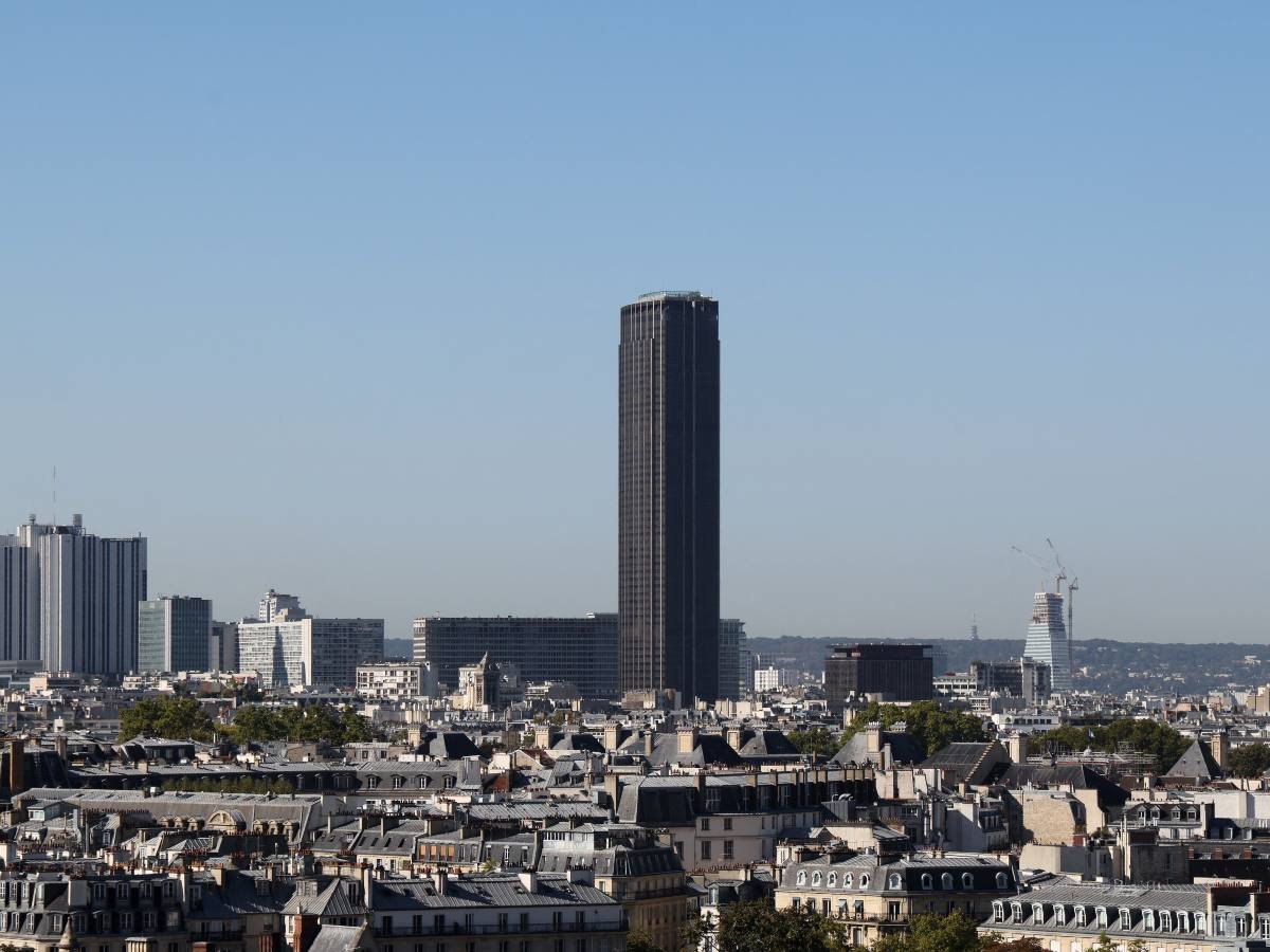 Amenaza de bomba en París provoca evacuación de Torre Montparnasse y otros puntos clave