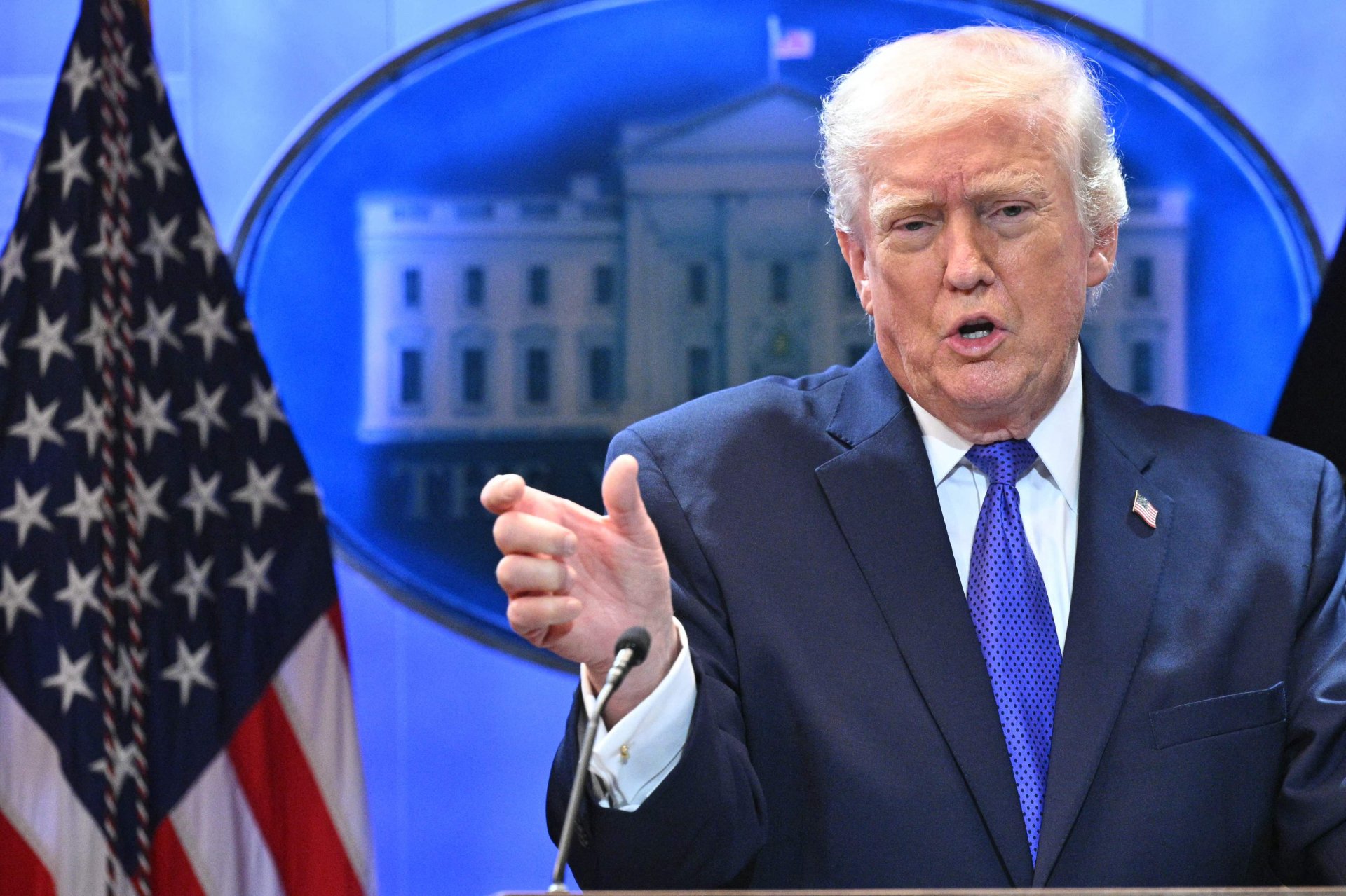 Estados Unidos aumenta arancel global a 15% tras fallo de la Corte Suprema
