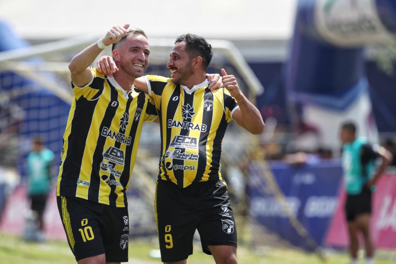 Aurora supera 2-0 a Comunicaciones y frena su ascenso al liderato del Clausura 2026