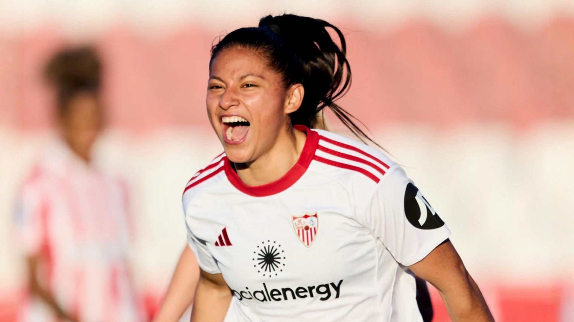 Andrea Álvarez lidera la victoria del Sevilla con doblete pero termina expulsada ante Atlético de Madrid