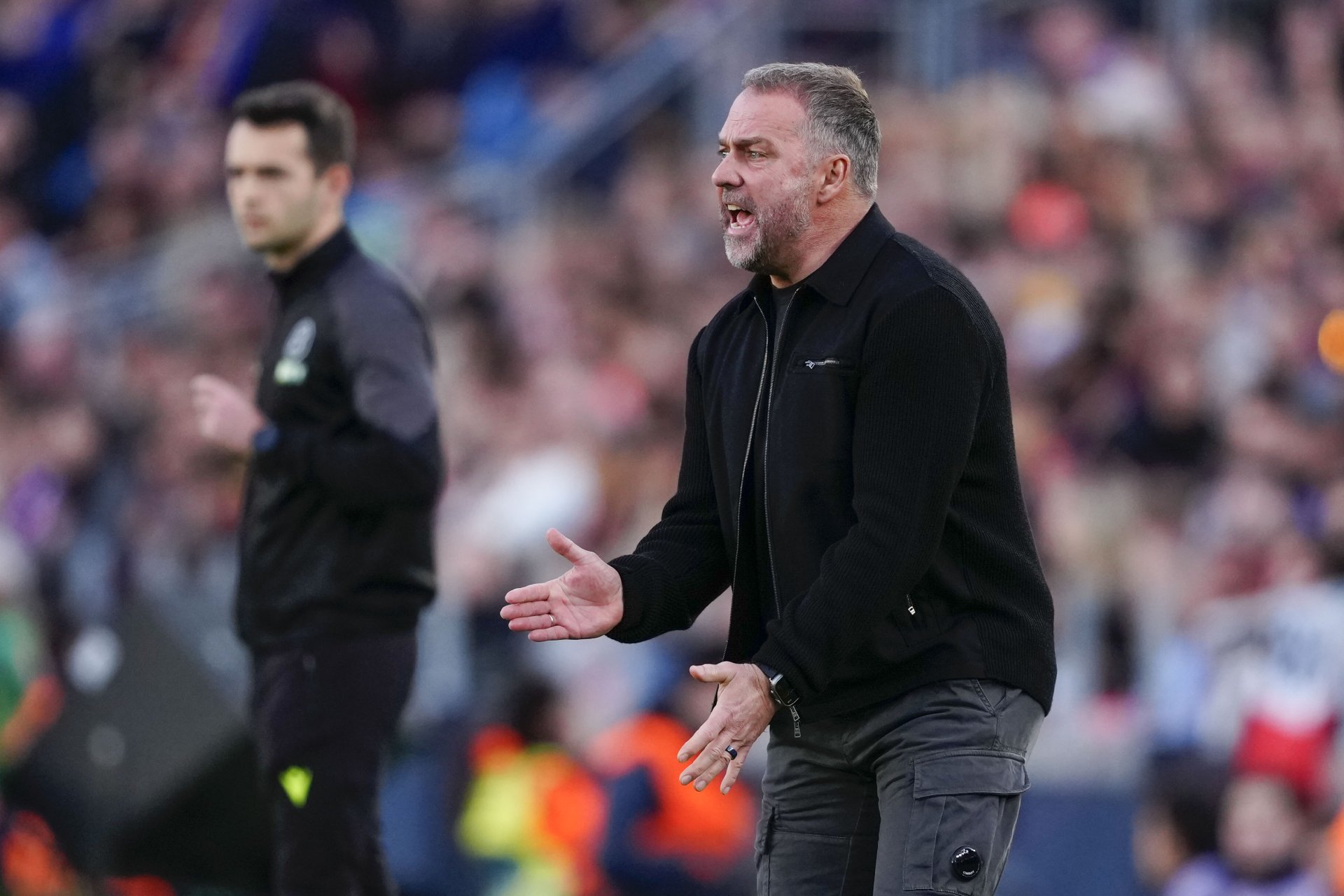 Hansi Flick resalta la importancia de recuperar el liderato tras victoria frente a Levante
