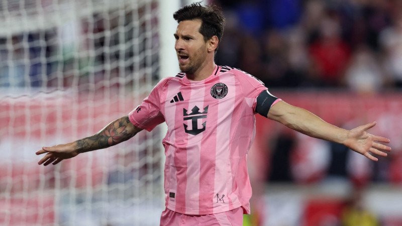 Lionel Messi expresa su frustración tras derrota del Inter Miami y confronta al árbitro en el túnel