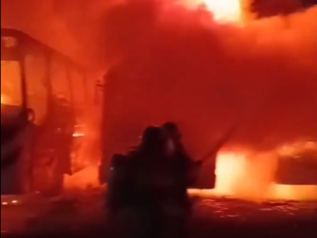 Incendios en Santa Ana afectan unidades de transporte y generan alerta en la ciudad