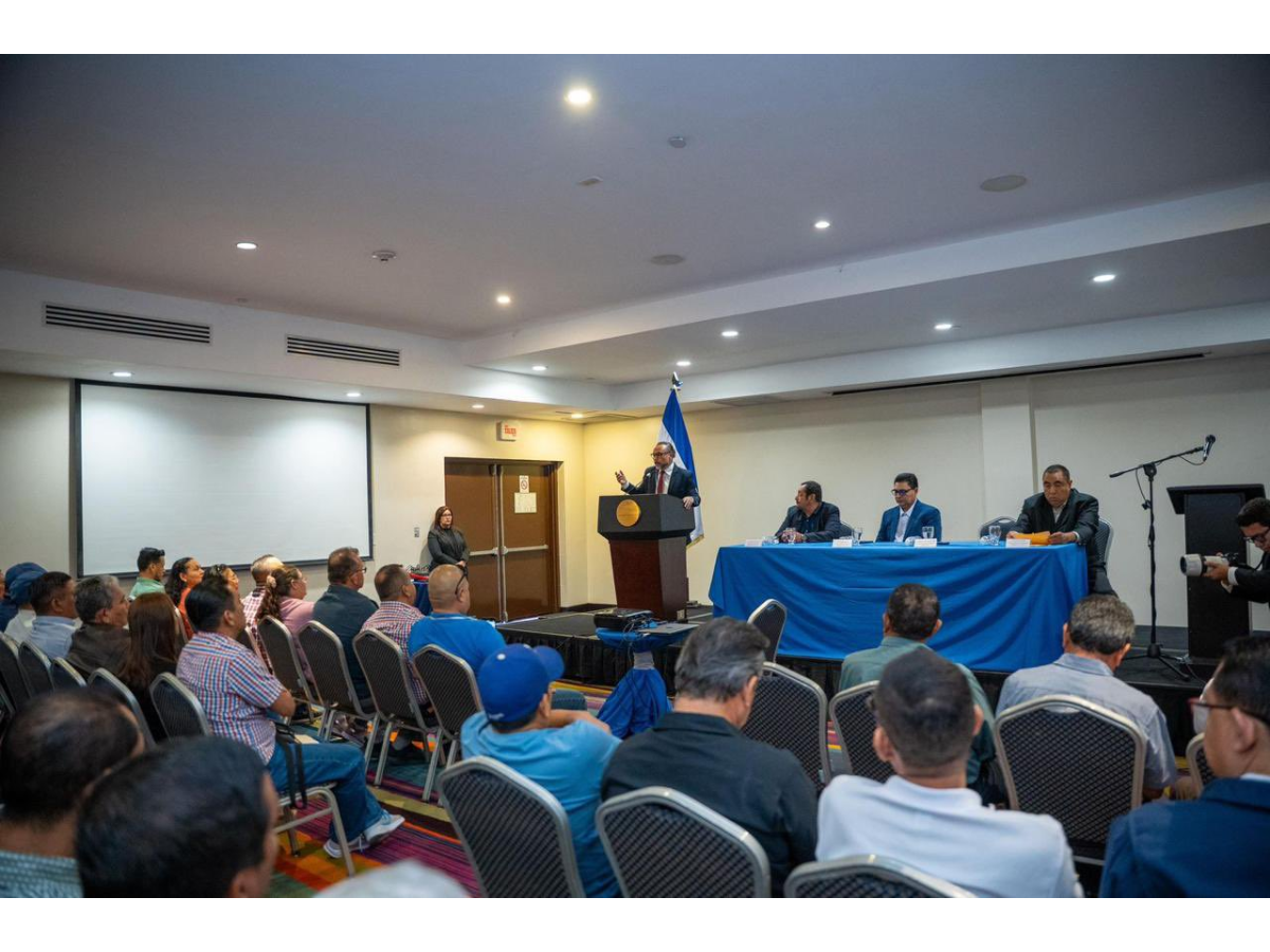 Consorcio de transportistas impulsa renovación de 1,200 buses con respaldo estatal en El Salvador