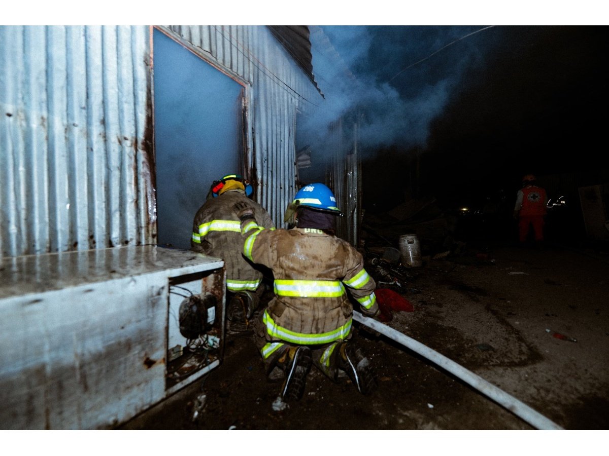 Incendio en el Bulevar del Ejército afecta varias viviendas y moviliza a cuerpos de emergencia