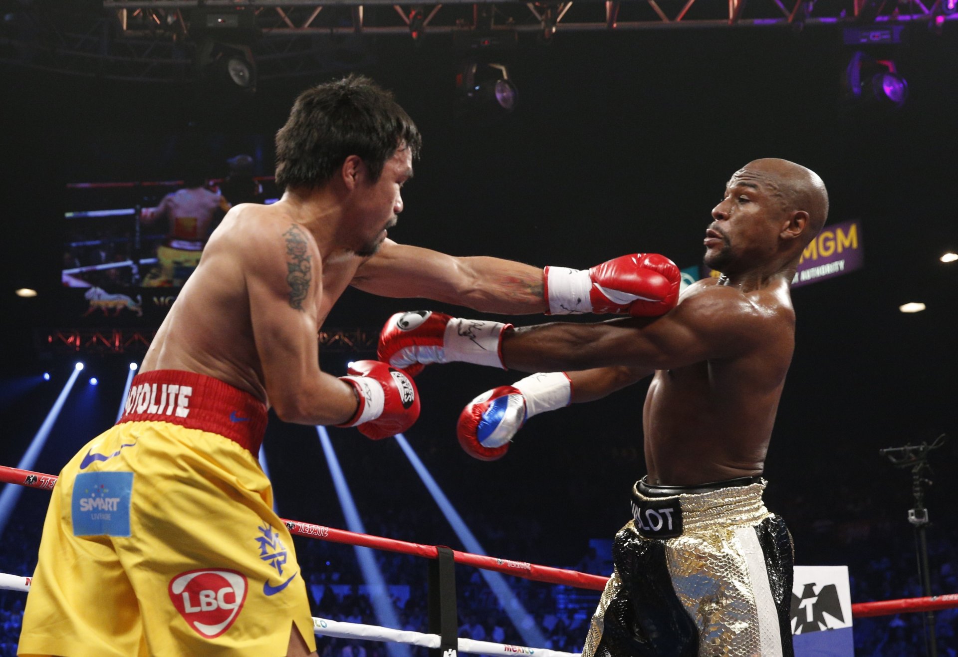 Floyd Mayweather y Manny Pacquiao protagonizan esperada revancha en Las Vegas en 2026