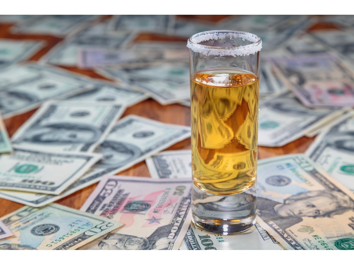 Asamblea Legislativa aprueba reforma para reducir tasa de impuesto a bebidas alcohólicas en El Salvador
