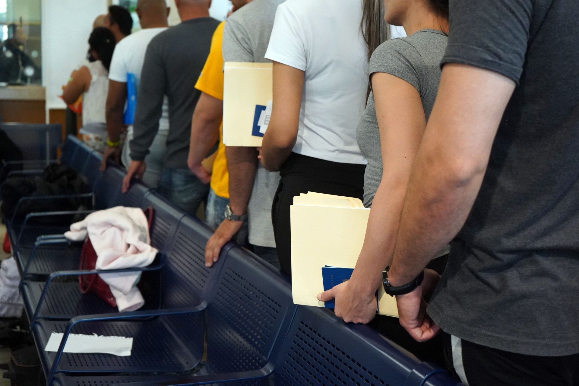 Estados Unidos implementa nueva regla que limita permisos de trabajo para solicitantes de asilo