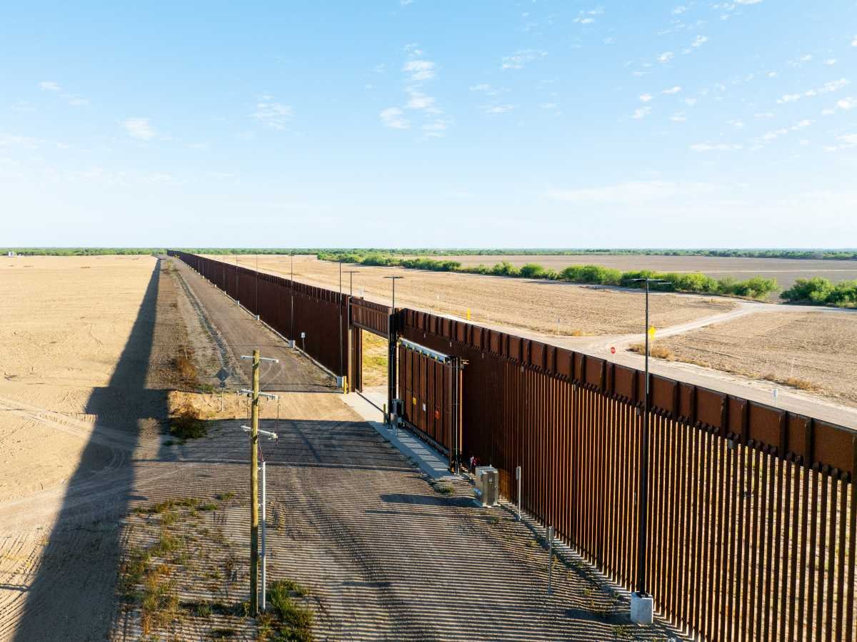Ampliación del muro fronterizo en Texas genera incertidumbre entre propietarios y comunidades locales
