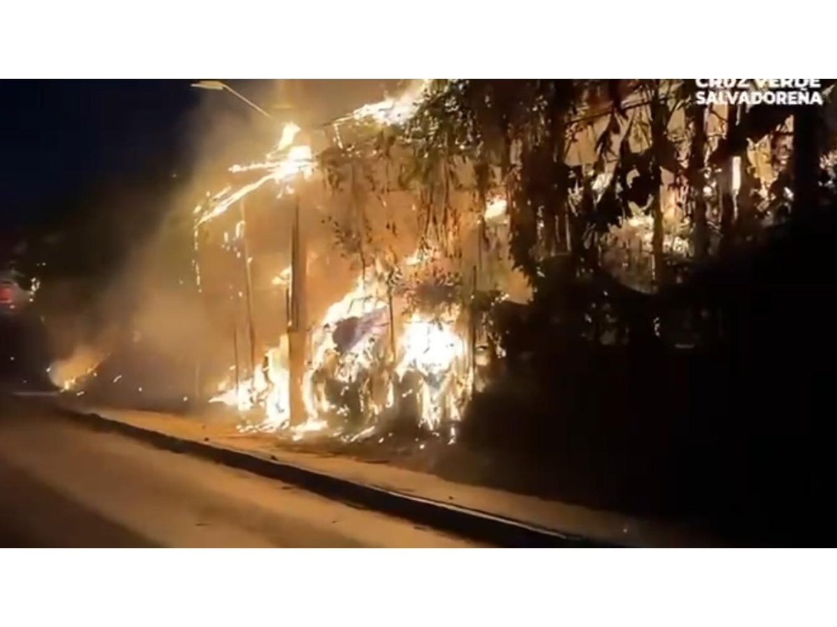 Incendio en Comunidad 15 de Marzo de Soyapango agrava situación ante proceso judicial por desalojo