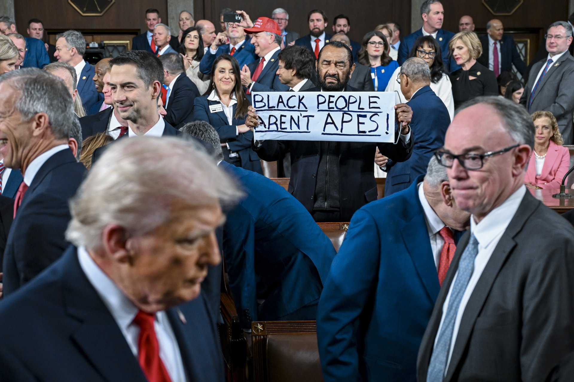 Congresista Al Green expulsado en discurso de Trump por cartel de protesta en sesión del Estado de la Unión