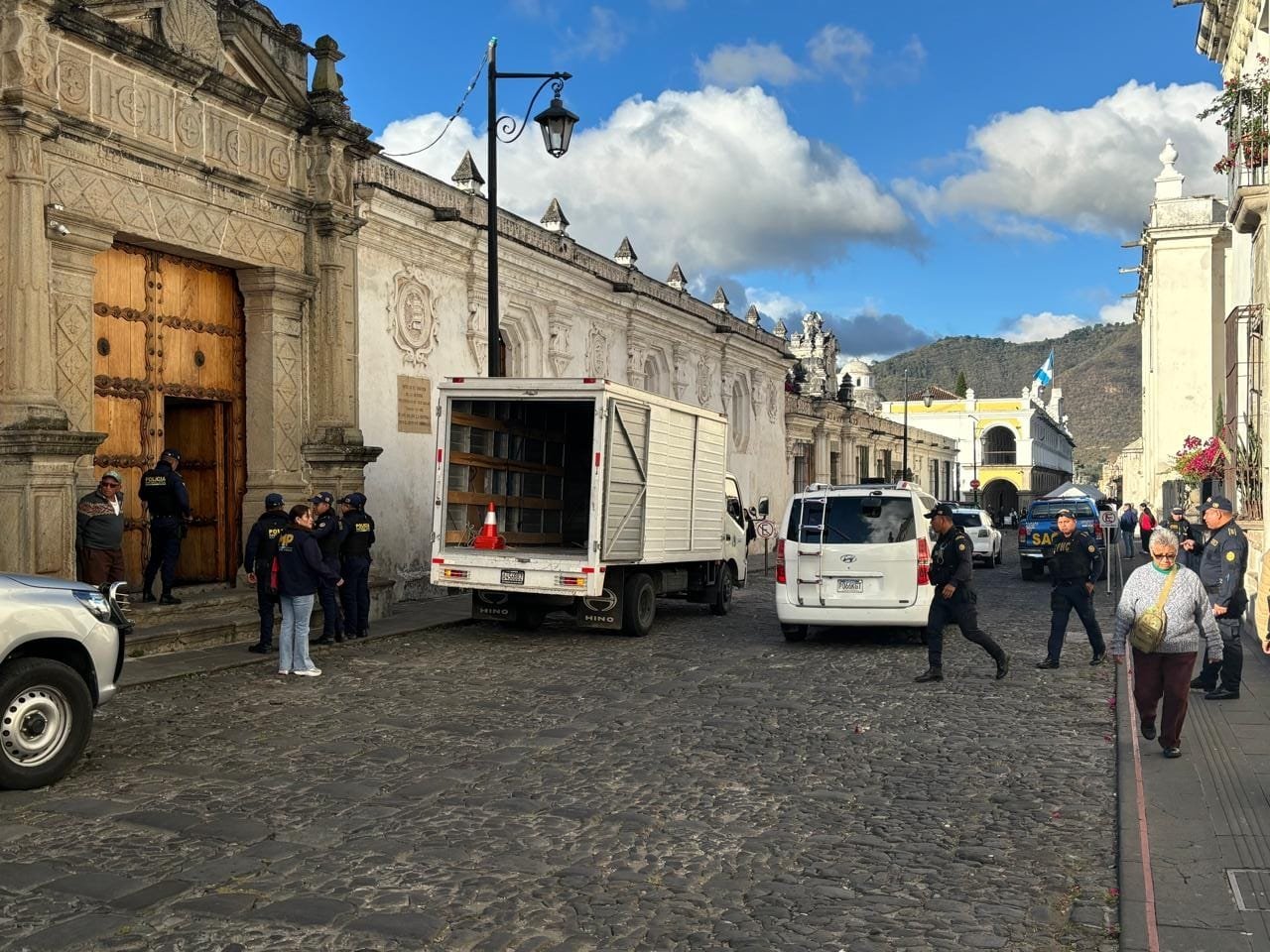 Traslado de obras del Museo de Arte Colonial al MUNAG por orden judicial en Guatemala