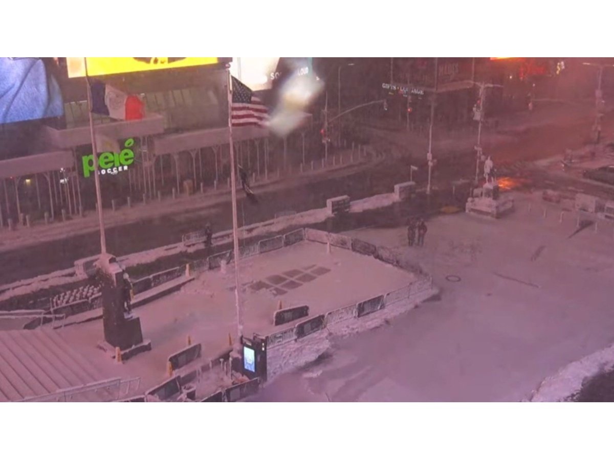 Devastadora tormenta de nieve azota Estados Unidos dejando miles sin luz y vuelos cancelados