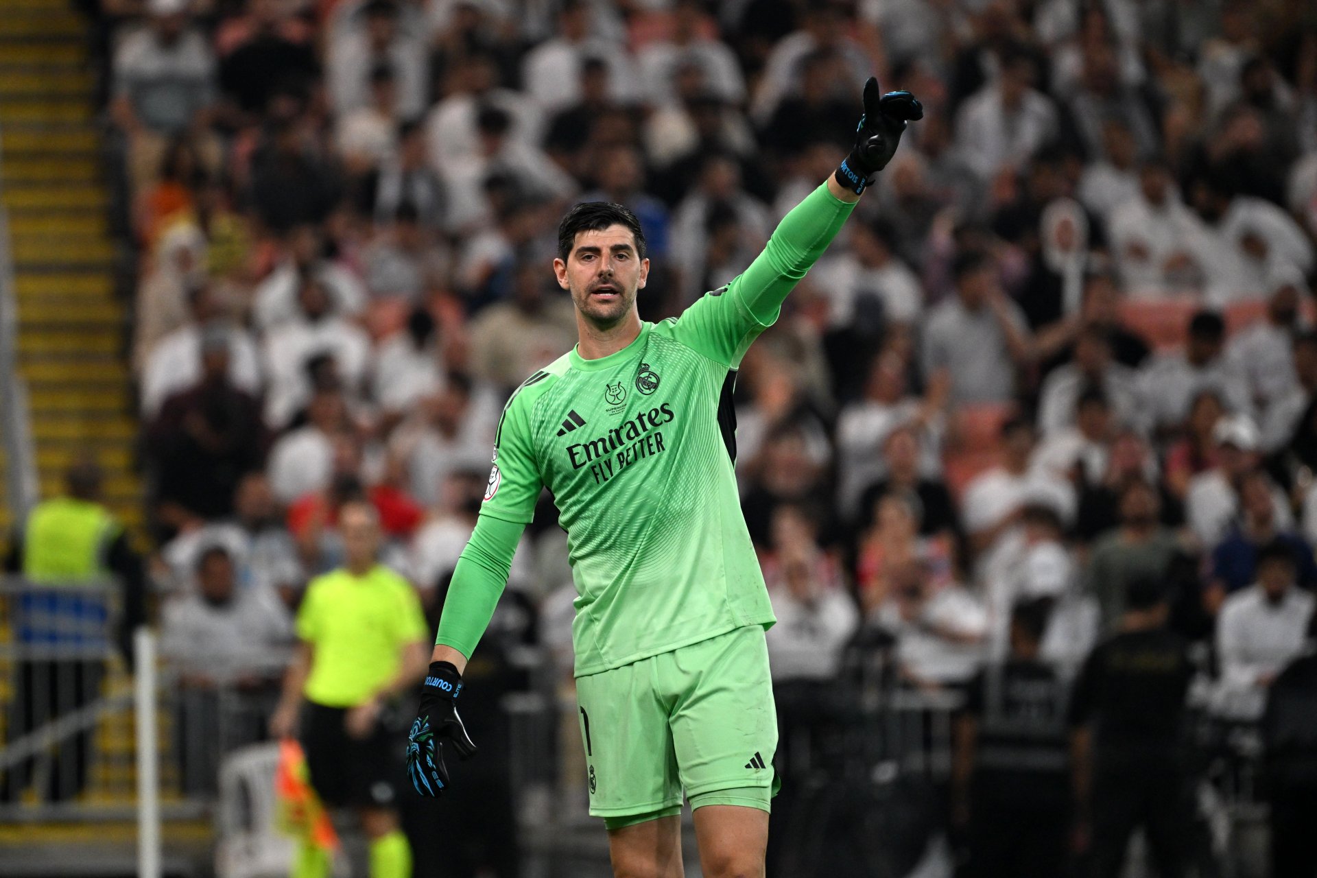 Courtois critica a Mourinho y defiende a Vinícius antes del Real Madrid vs Benfica