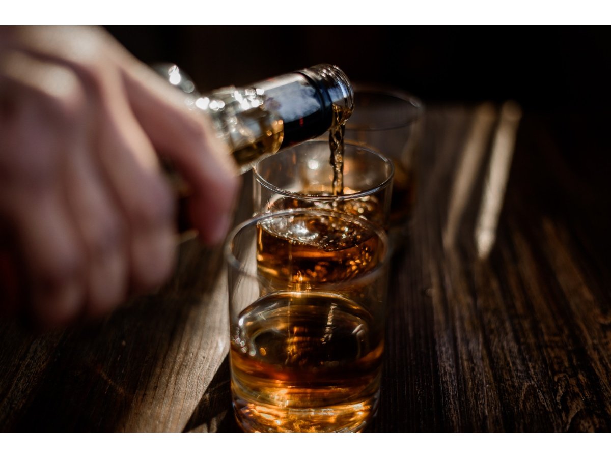 Controversia por aprobación exprés de reforma que reduce impuestos a bebidas alcohólicas en El Salvador