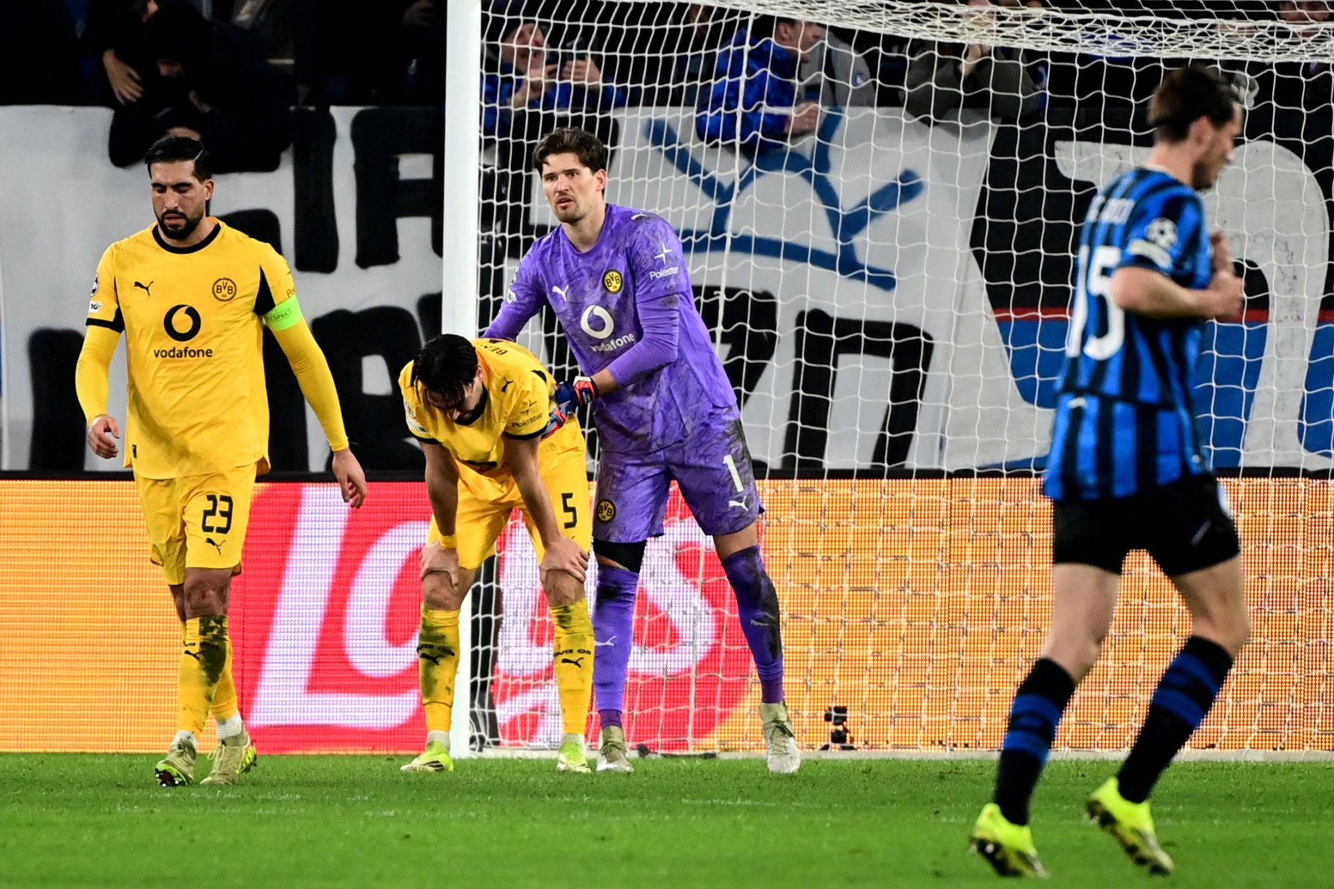 Error decisivo de portero del Borussia Dortmund permite la remontada del Atalanta en Liga de Campeones