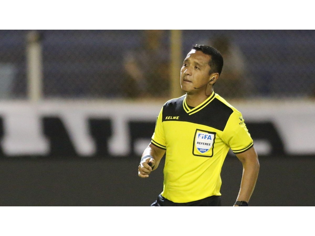 Árbitro salvadoreño Iván Barton dirige en CONCACAF pese a sanción local en El Salvador