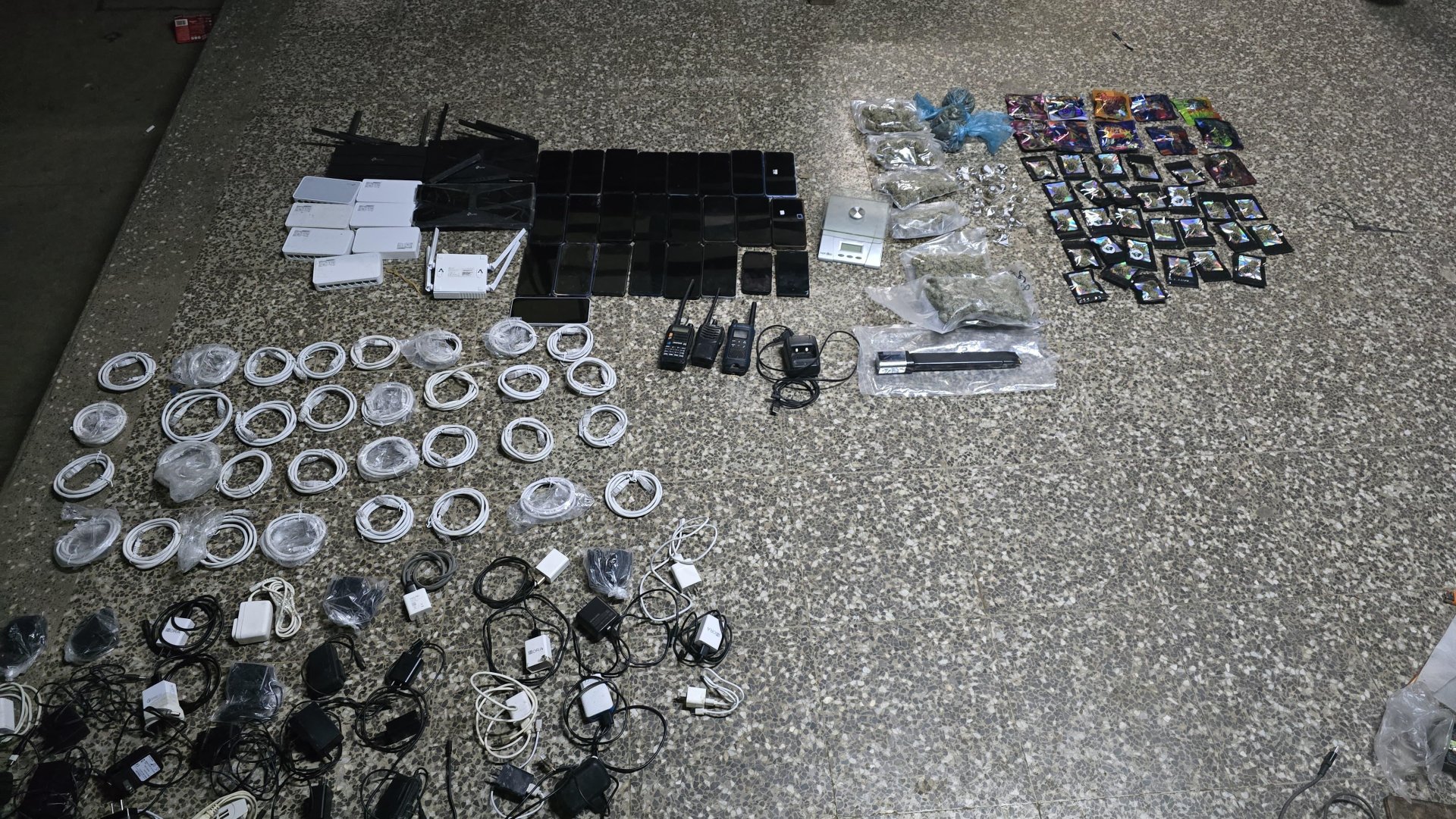 Desarticulan red de comunicación ilícita en Granja Penal Pavón tras incautación de replicadores de señal