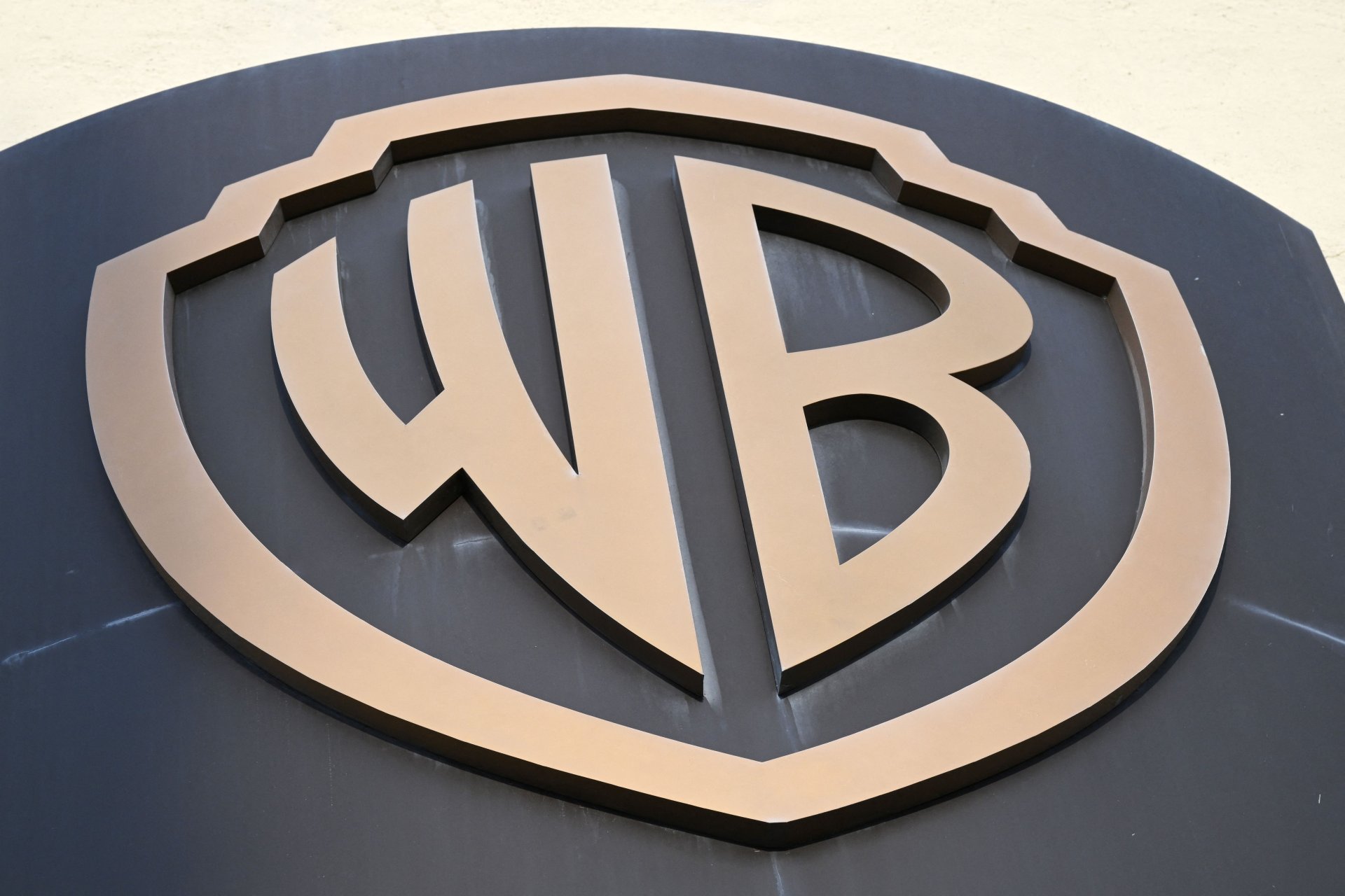 Netflix se retira de la puja por Warner Bros. Discovery; Paramount Skydance avanza con oferta superior