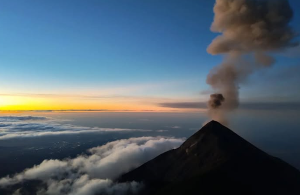 Insivumeh actualiza sobre la actividad del volcán de Fuego este 26 de febrero de 2026