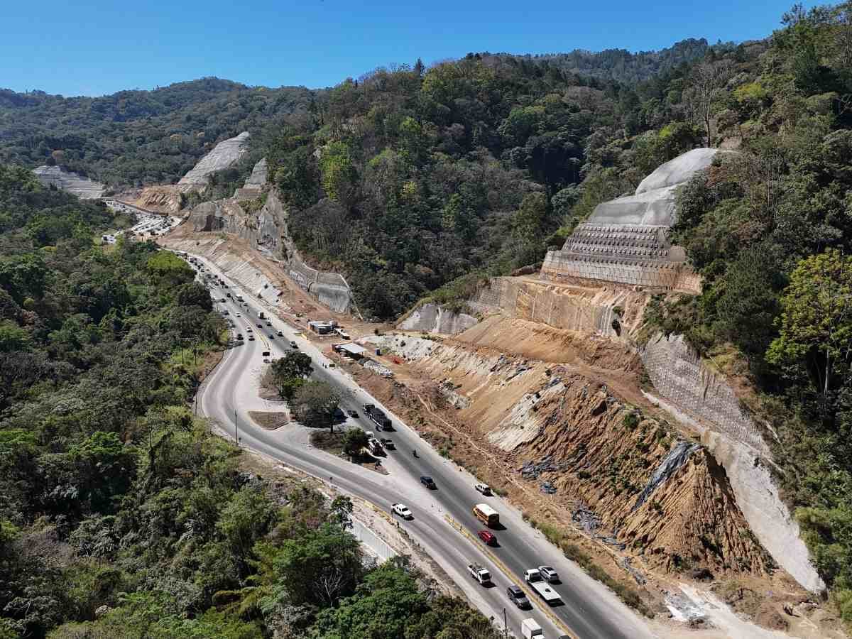 Avanzan las obras de ampliación y viaducto en la carretera de Los Chorros en El Salvador