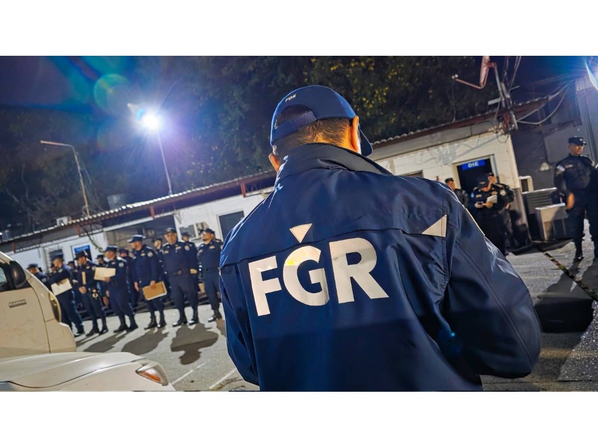 Capturan a presunto líder de red que traficaba drogas simulando entregos de paquetería en El Salvador