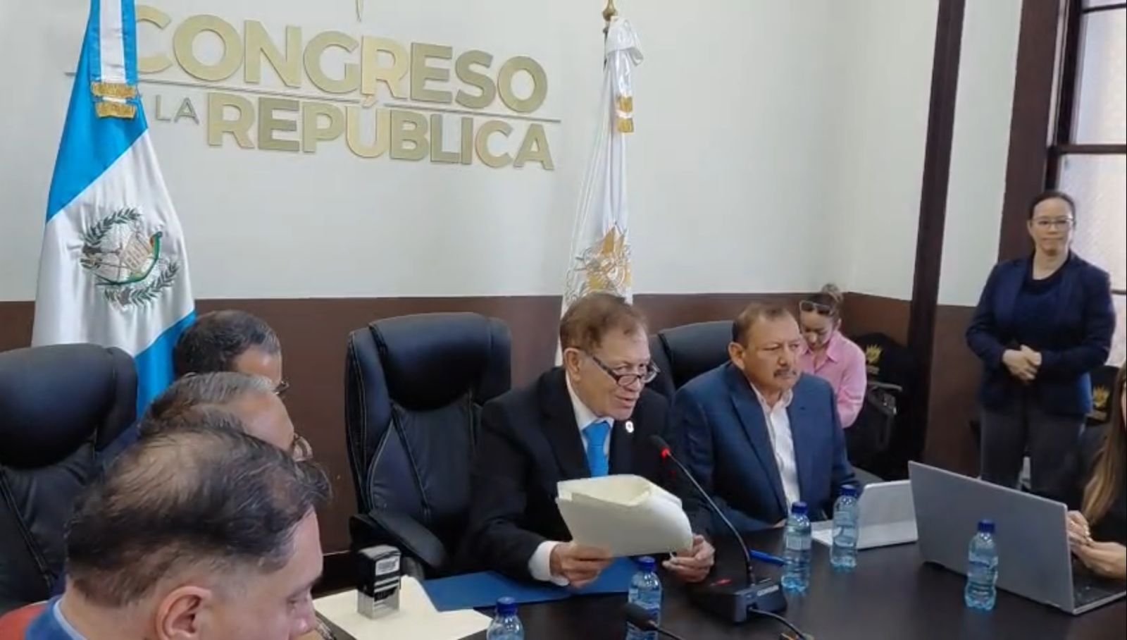 Congreso de Guatemala acuerda prórroga para uso de reductores de velocidad tras diálogo con transportistas