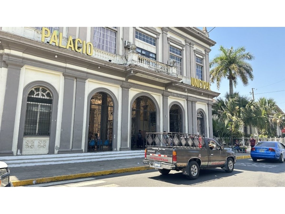 Concejal de Usulután denuncia aumentos salariales selectivos sin proceso legal en alcaldía