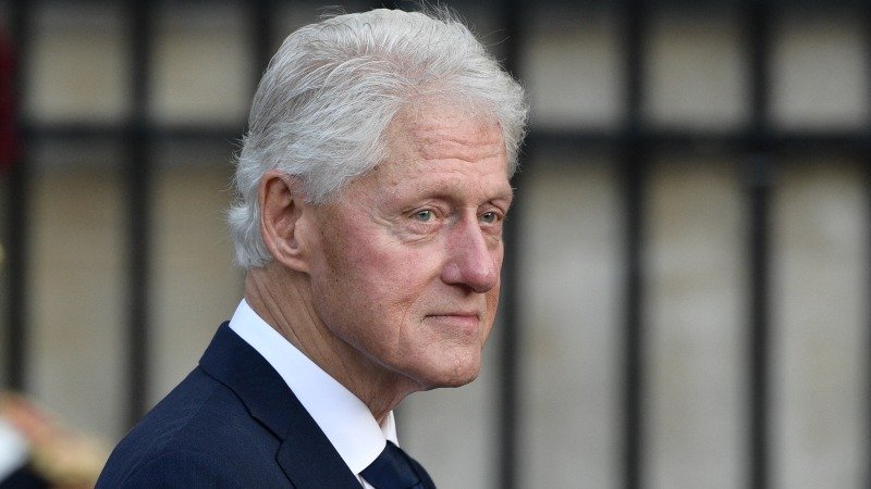 Bill Clinton niega conocimiento de delitos de Jeffrey Epstein y asegura no haber actuado mal
