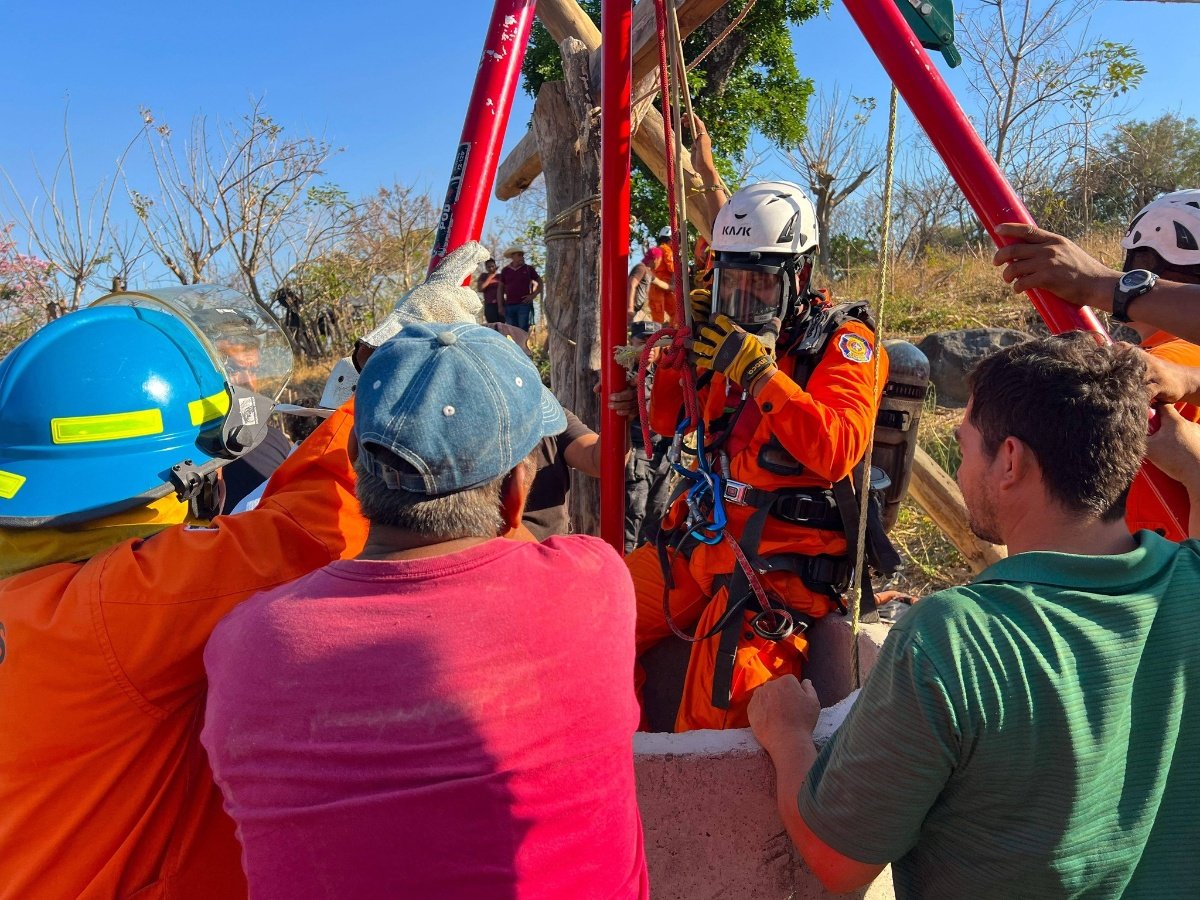 Dos trabajadores fallecen en accidente dentro de un pozo en San Vicente Sur