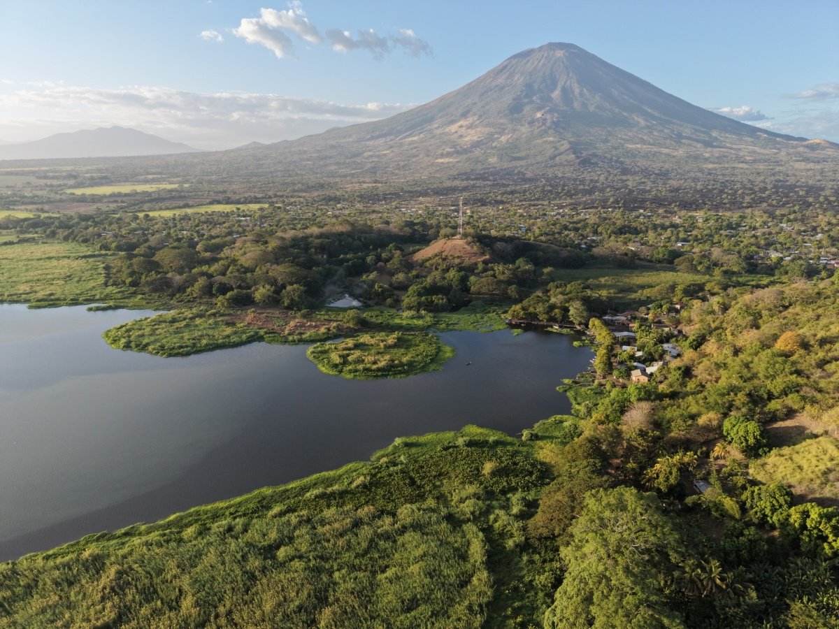 Contaminación y desarrollo amenazan la conservación de las lagunas El Jocotal y Olomega en El Salvador