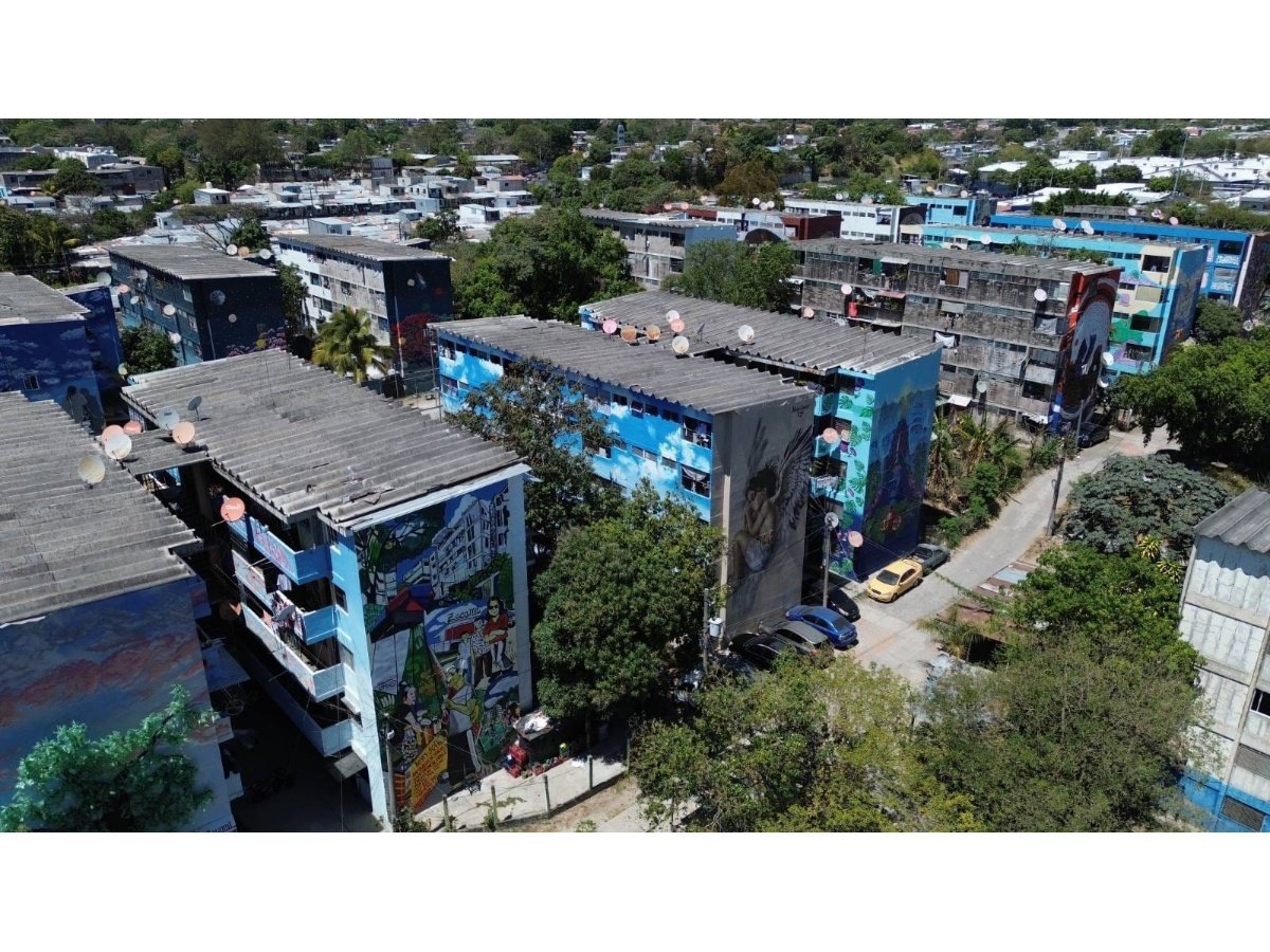 Transformación artística y comunitaria en La Supermanzana de Zacamil con nueva plaza para emprendedores