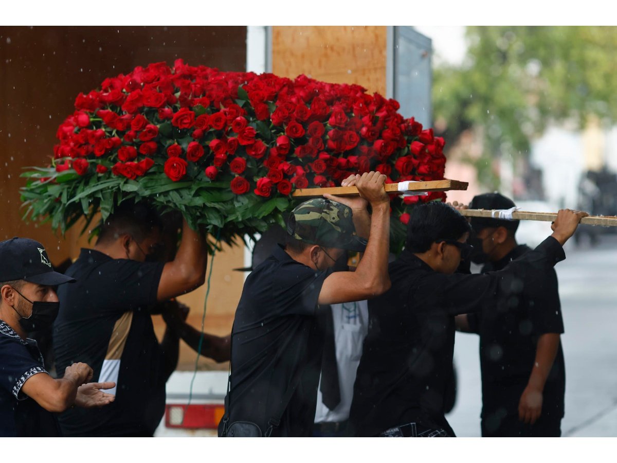 Trasladan los restos de Nemesio Oceguera al cementerio en Guadalajara bajo fuerte vigilancia