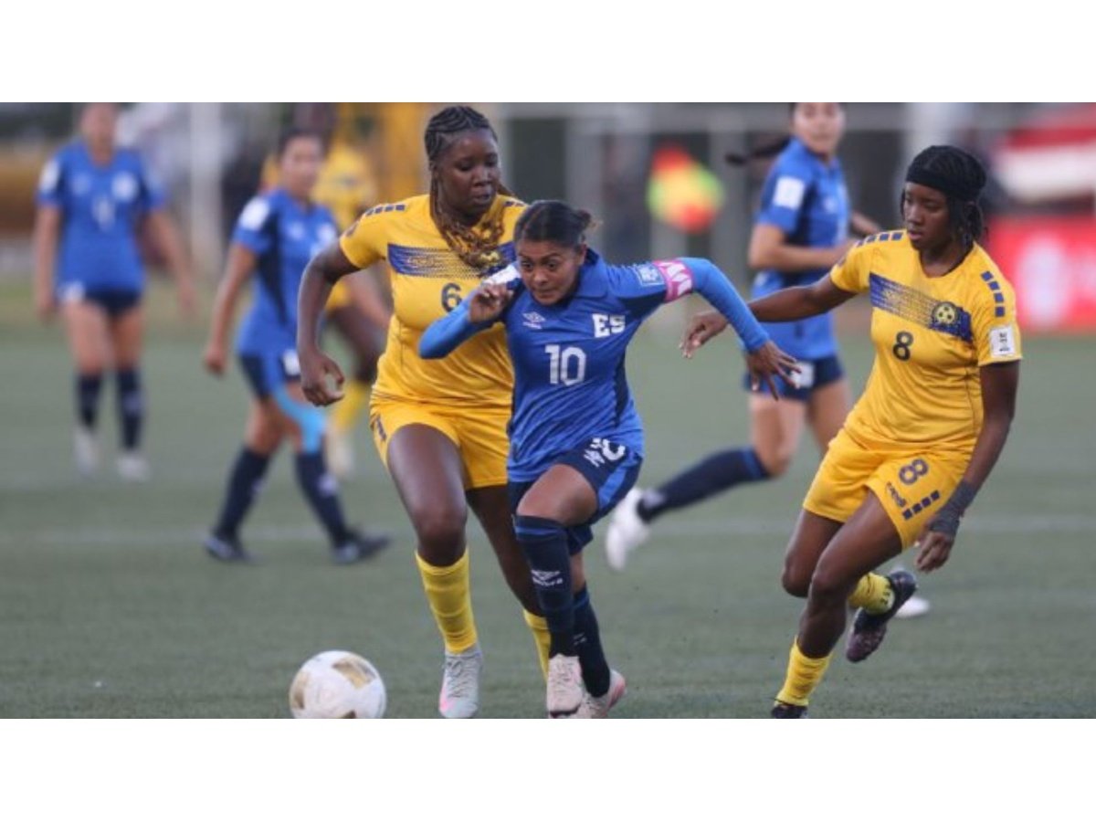 Brenda Cerén lidera goleada y posiciona a selección femenina de El Salvador al frente del grupo eliminatorio