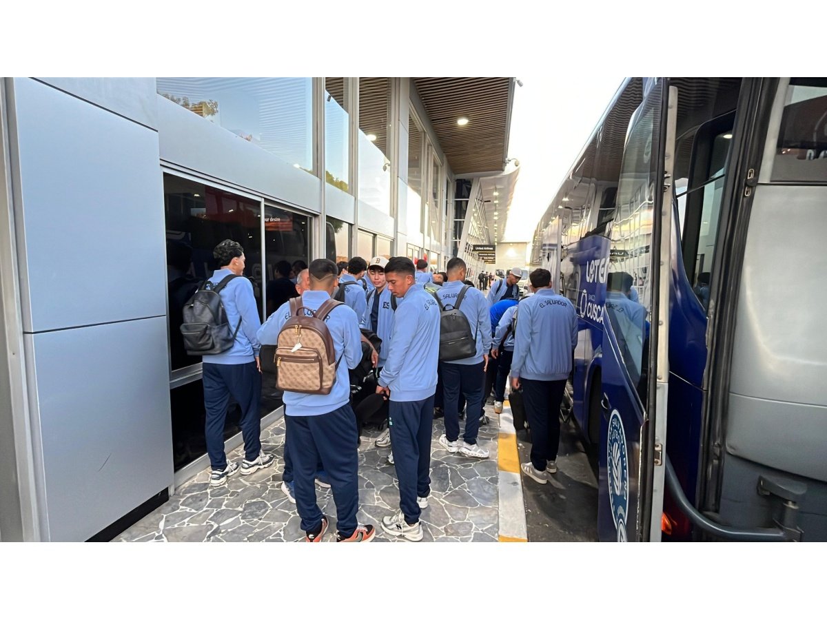 Selección de El Salvador inicia microciclo en México para enfrentar a Pachuca Select