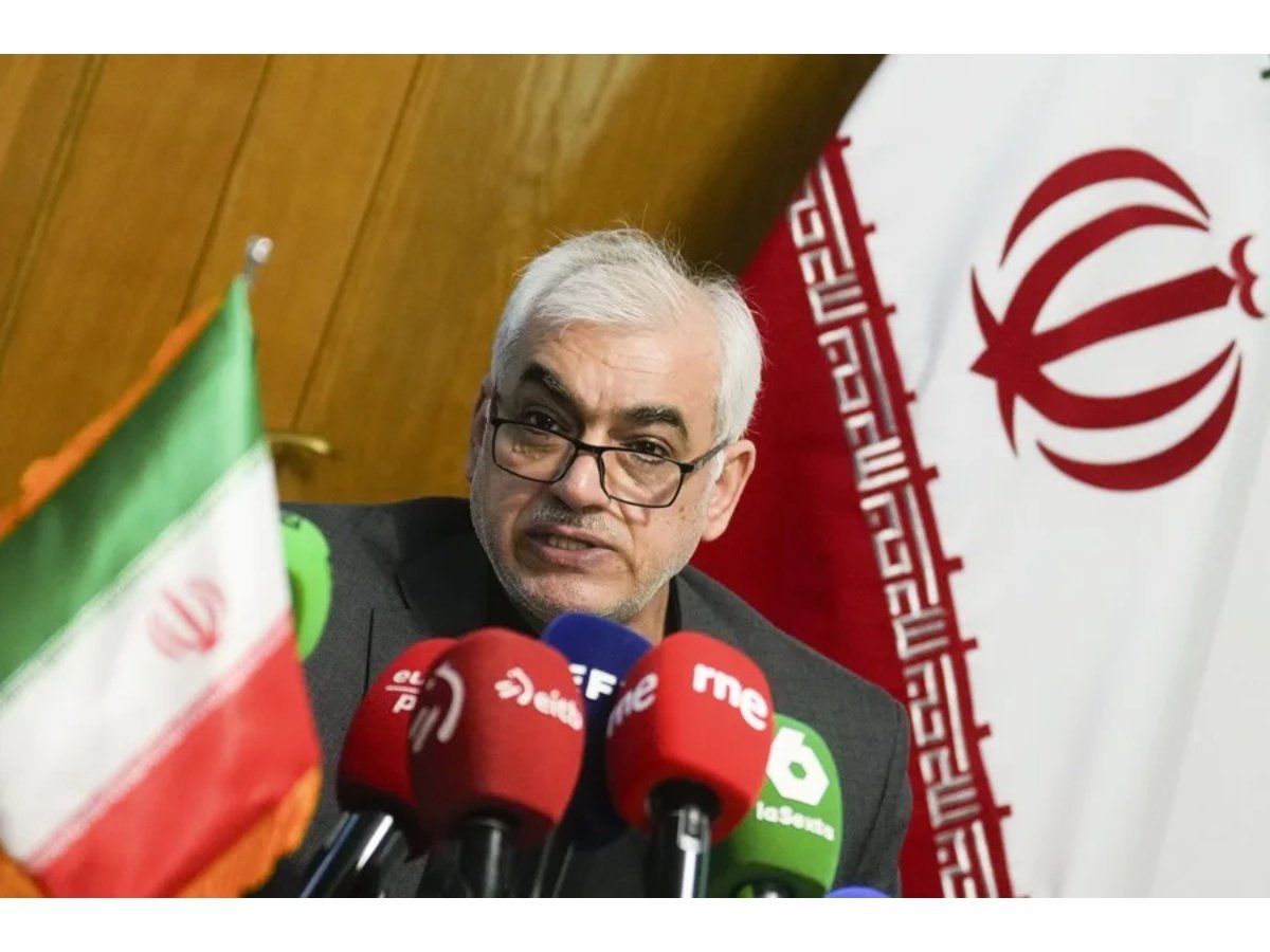 Irán advierte que atacará bases de EE.UU. en Europa si es necesario y confirma diálogo con España Irán advierte que atacará bases de EE.UU. en Europa si es necesario y confirma diálogo con España