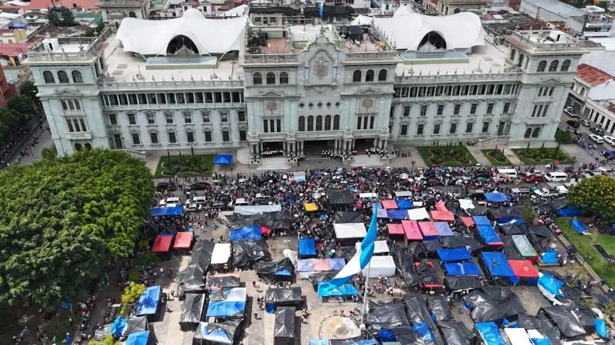 Corte de Constitucionalidad confirma multa de Q4 mil a dirigentes del STEG por incumplir sentencia de amparo