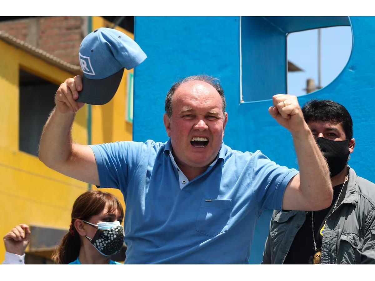 Rafael López Aliaga se identifica como \'therian\' en medio de campaña presidencial en Perú