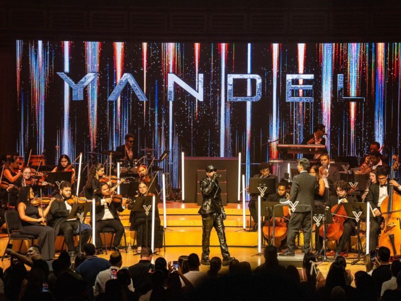 Yandel Sinfónico en El Salvador: un recorrido musical de ‘Rakata’ a ‘Mayor que yo’