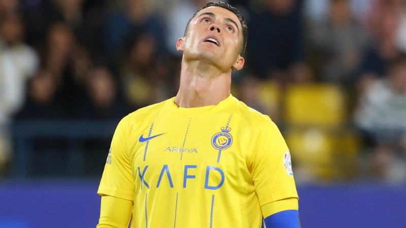 Cristiano Ronaldo enfrenta lesión en tendón de la corva y se mantiene bajo observación médica