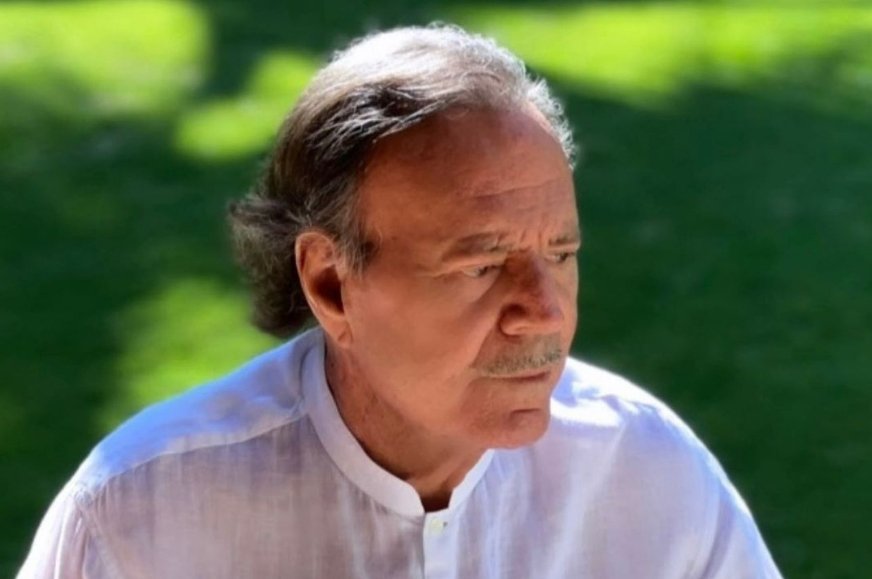 Julio Iglesias presenta demanda contra medios por presunta campaña de desprestigio