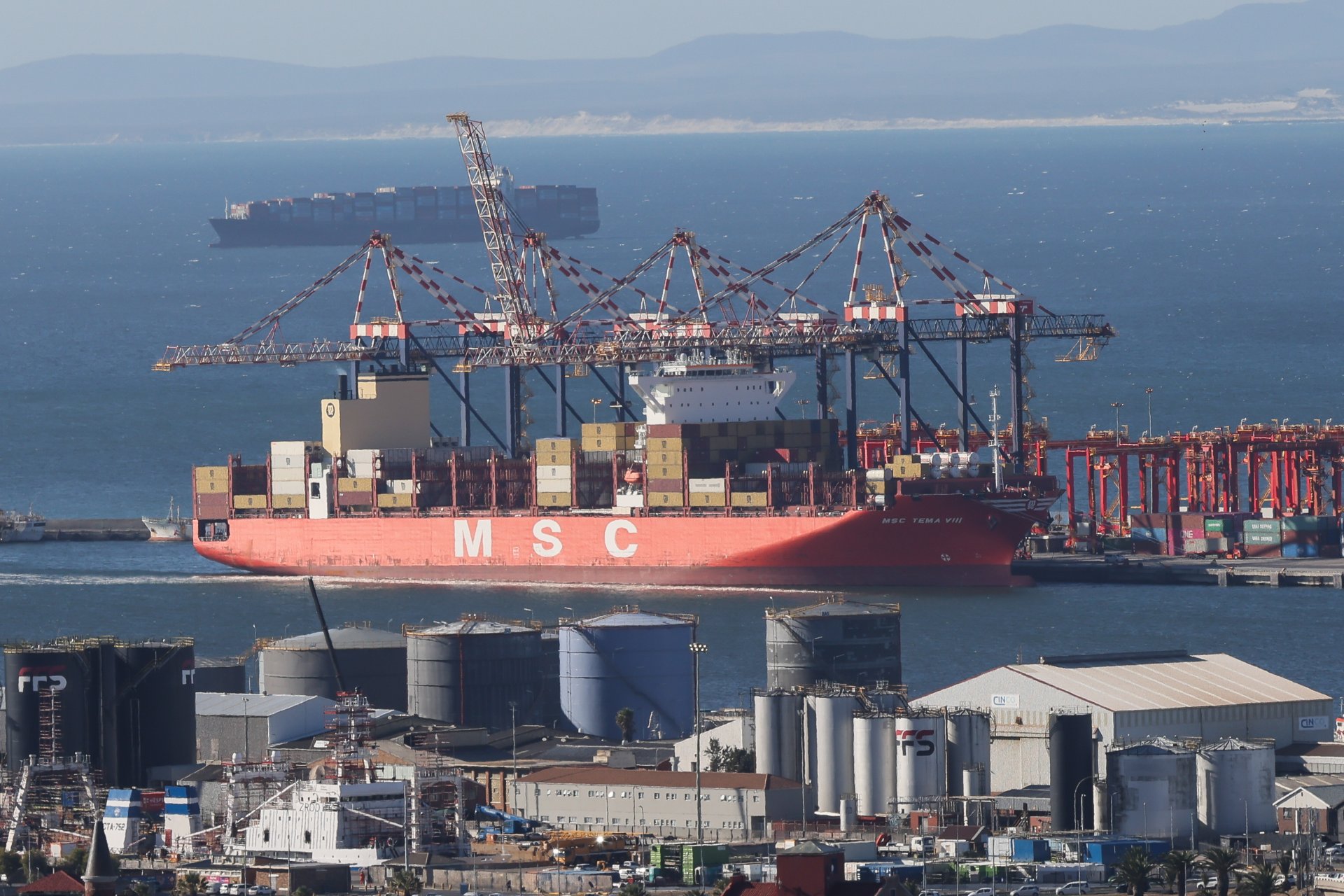 Impacto económico de la escalada entre Estados Unidos e Irán: riesgos para el consumidor y mercados globales
