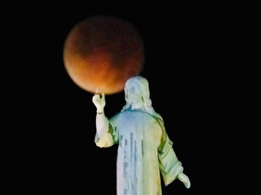 Eclipse total de Luna en El Salvador: un espectáculo natural que iluminó la madrugada