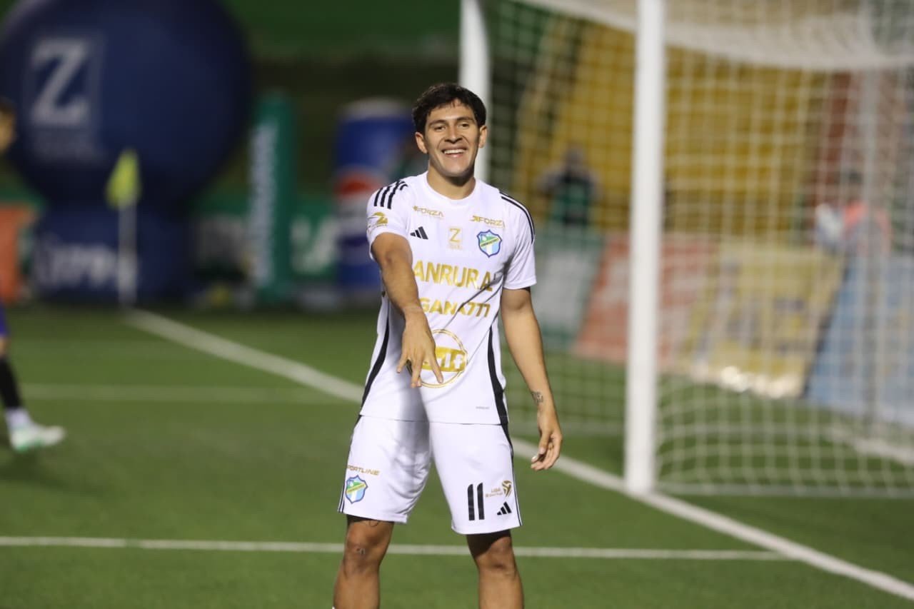 Comunicaciones vence 3-2 a Malacateco con gol decisivo de Anderson Ortiz y doblete de Omar Duarte